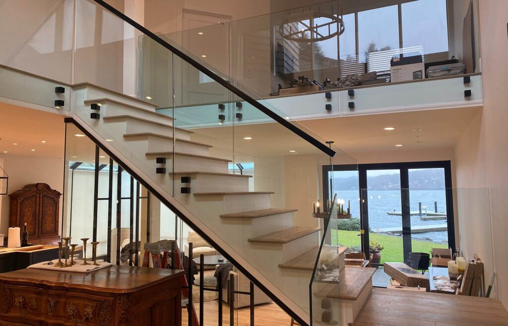 Floating and shoe mounted glass railings